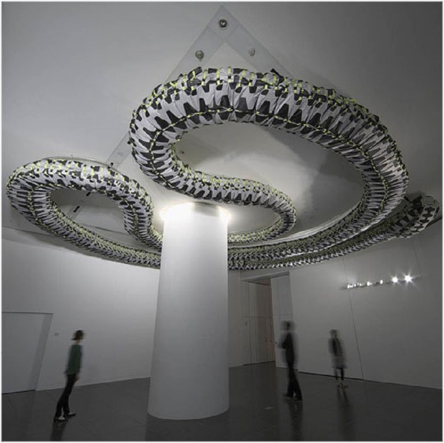 Ai Weiwei-Serpiente en el techo