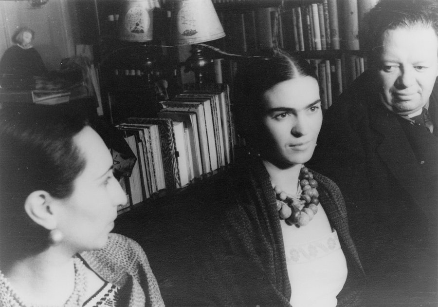 Frida Kahlo y Diego Rivera fotografiados por Carl Van Vechten en 1932