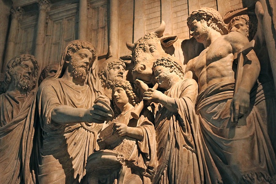 Marco Aurelio ofreciendo sacrificio