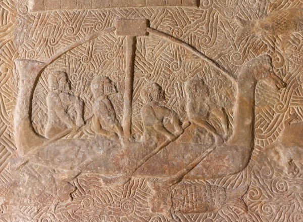 Relieve de la exposición El Agua Primordial del Louvre