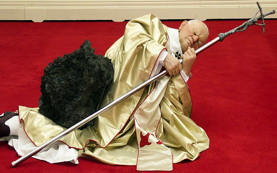 arte dissacrante maurizio cattelan