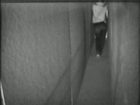 Bruce Nauman - walking in contrapposto 1968